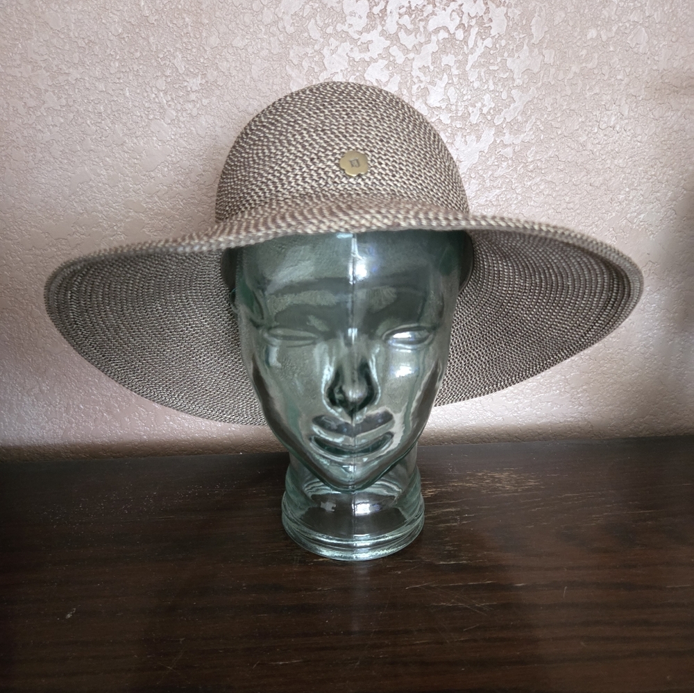 Eric Javits Hampton Straw Sun-Hat - Picture 2 of 16